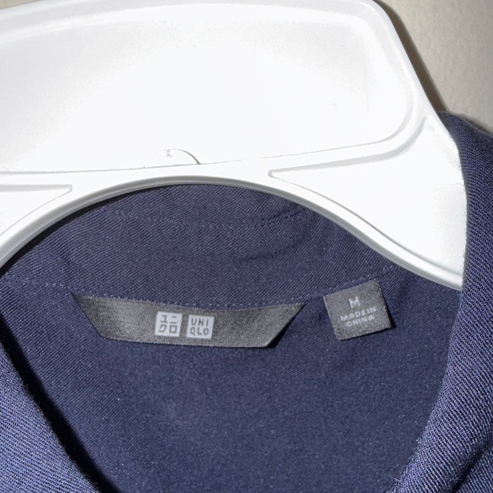 UNIQLO Sleeveless Rayon Button
Up Blouse Navy M - Picture 4 of 5